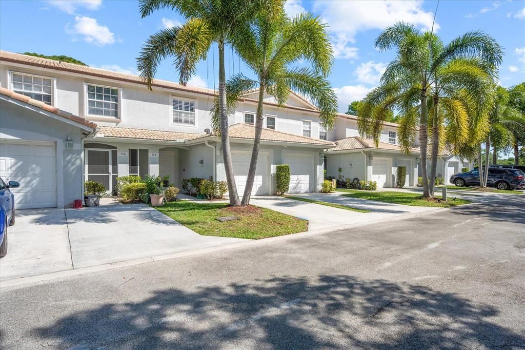 Photo of 158 Fox Meadow Run, Jupiter, FL 33458 (MLS # R10877440)