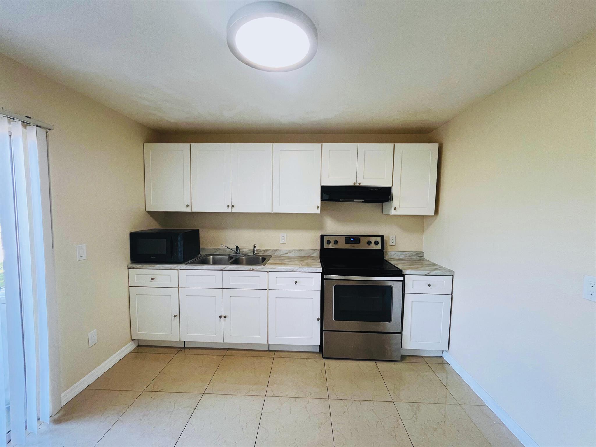 GREENACRES 2 - Residential Lease