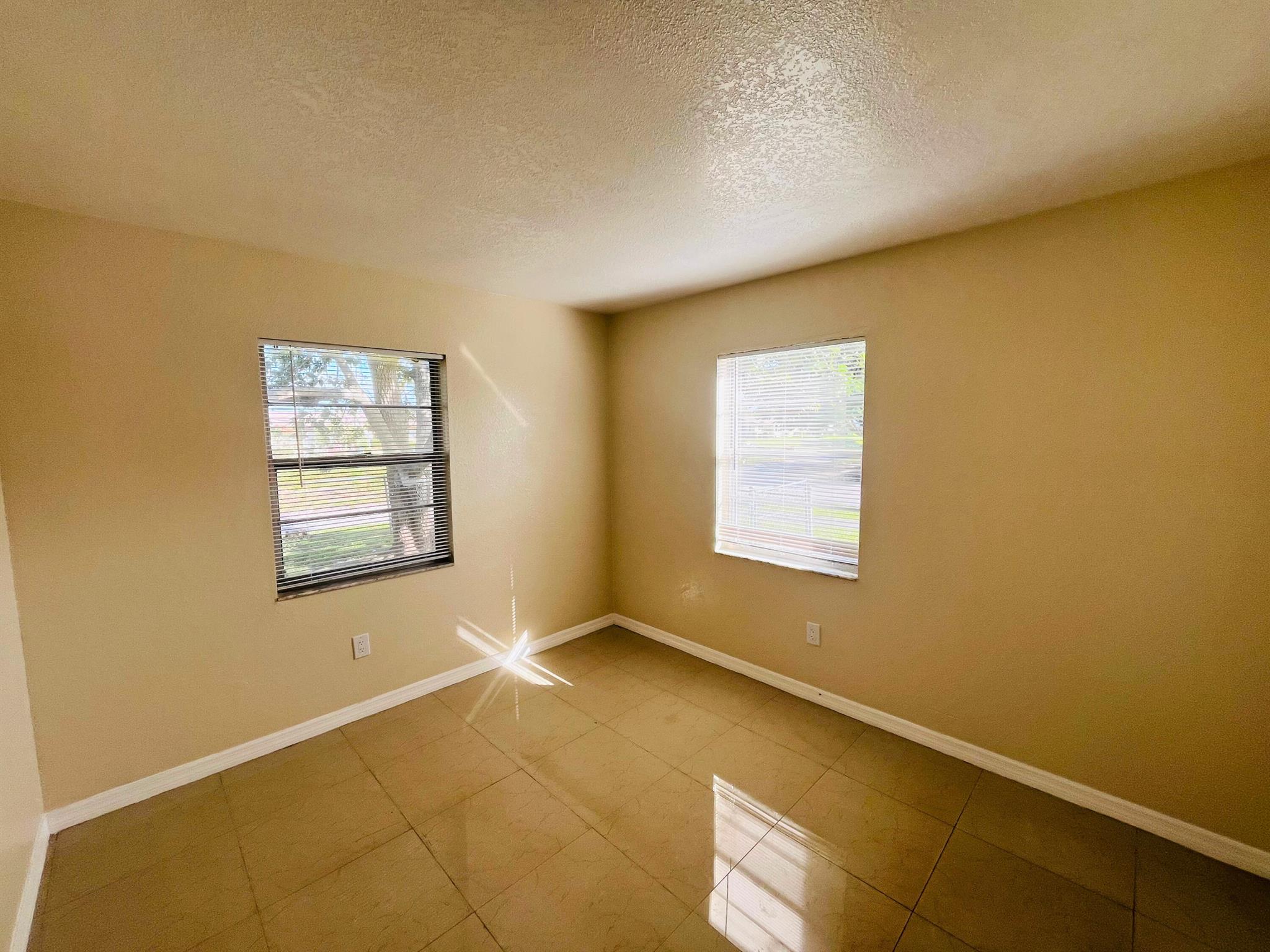 GREENACRES 2 - Residential Lease