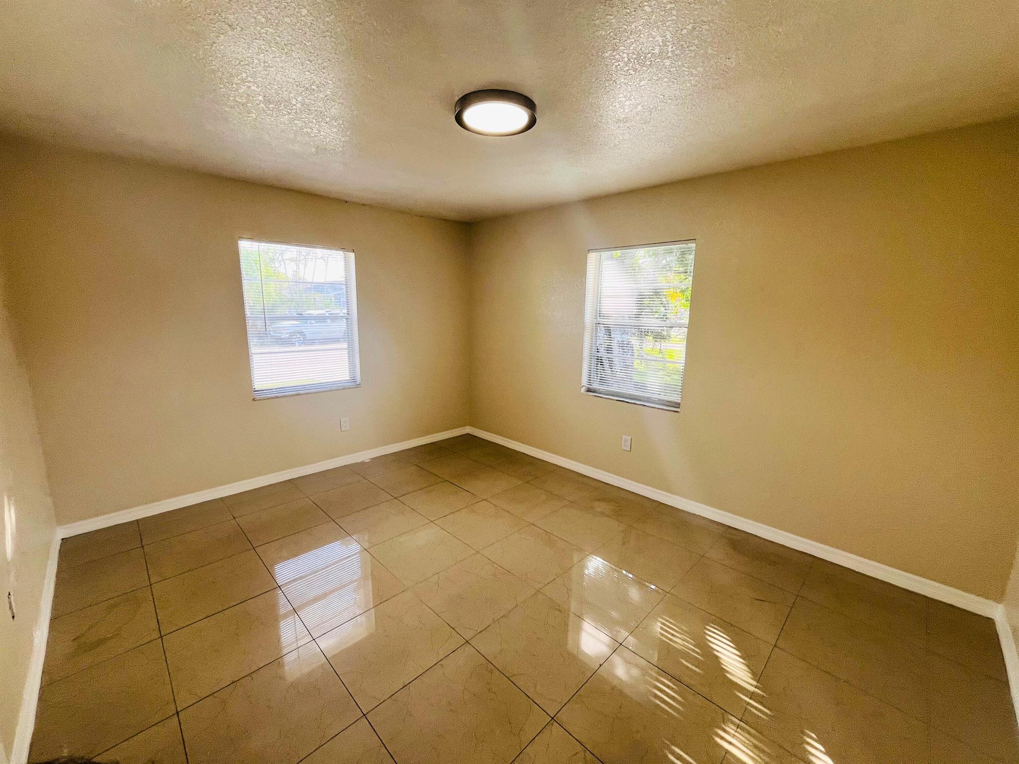 GREENACRES 2 - Residential Lease