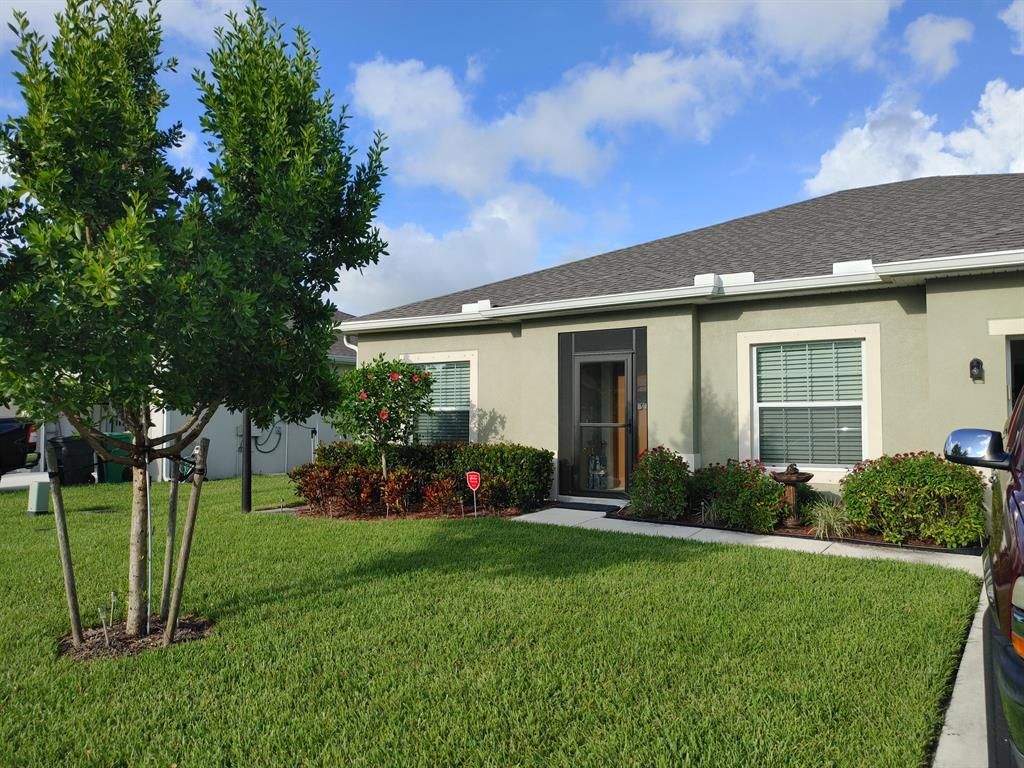 Photo of 5357 Oakland Lake Circle, Fort Pierce, FL 34951 (MLS # R10733524)