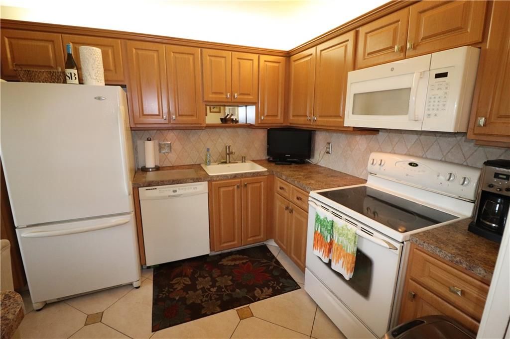 Photo of 3510 Oaks Way #604, Pompano Beach, FL 33069 (MLS # F10302877)