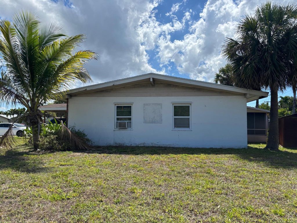 Photo of 341 Riverside Drive, Palm Beach Gardens, FL 33410 (MLS # R11096614)