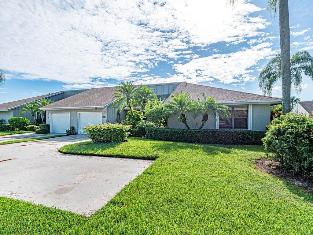 Photo of 13312 Touchstone Place, Palm Beach Gardens, FL 33418 (MLS # R11111524)