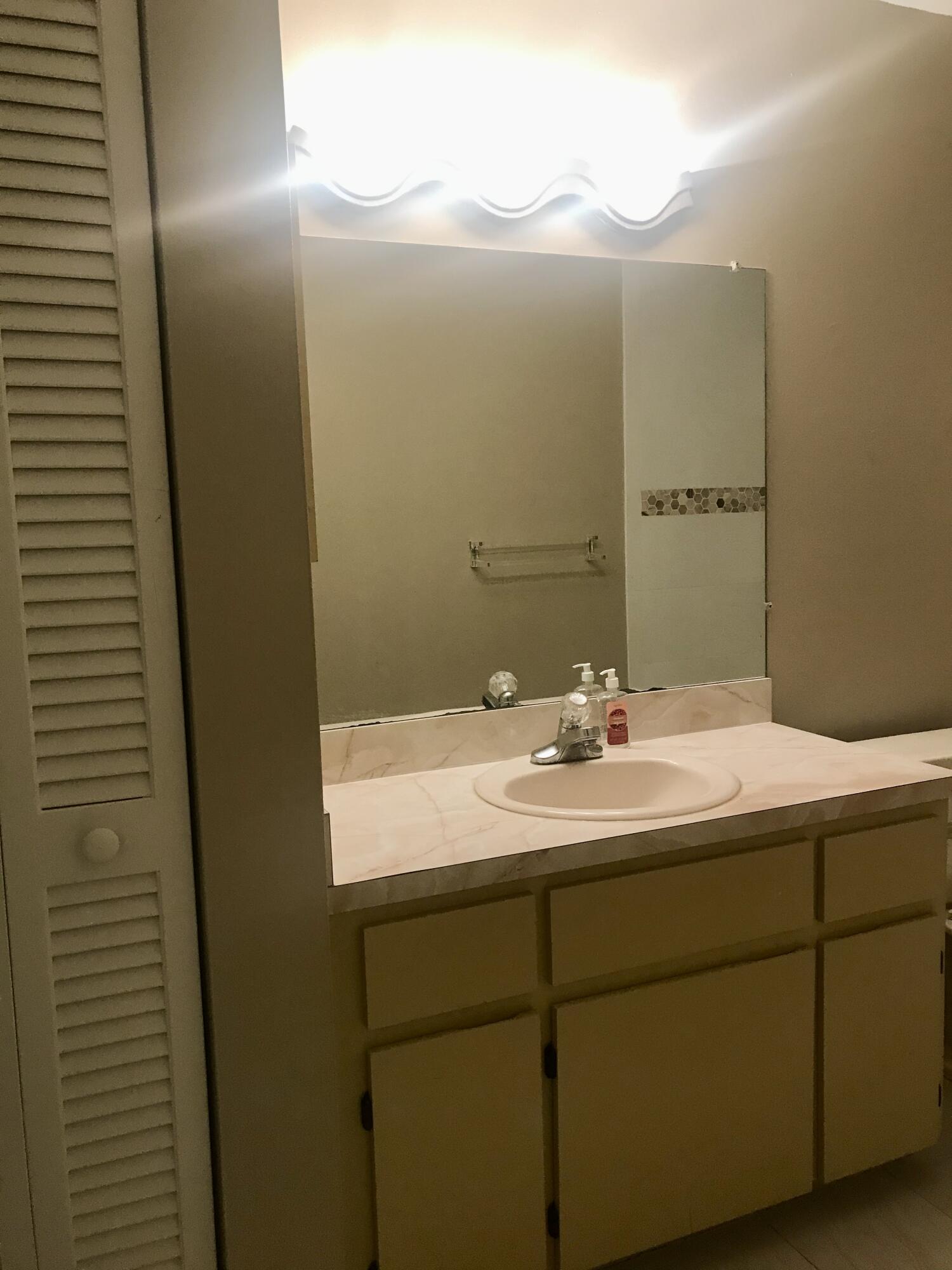 JUPITER LAKES TOWNHOMES COND I, II & III COND DECL - Residential Lease