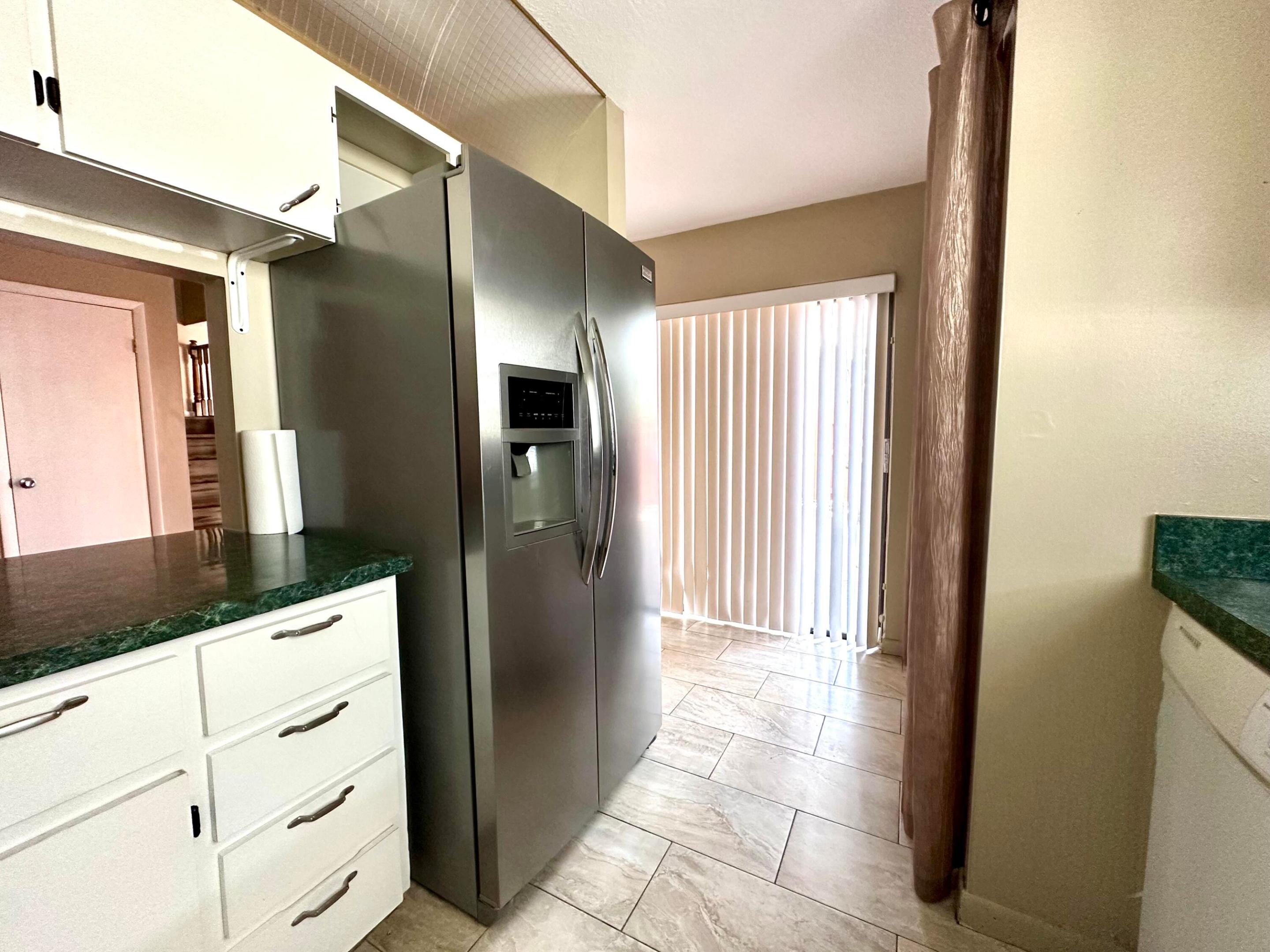 JUPITER LAKES TOWNHOMES COND I, II & III COND DECL - Residential Lease