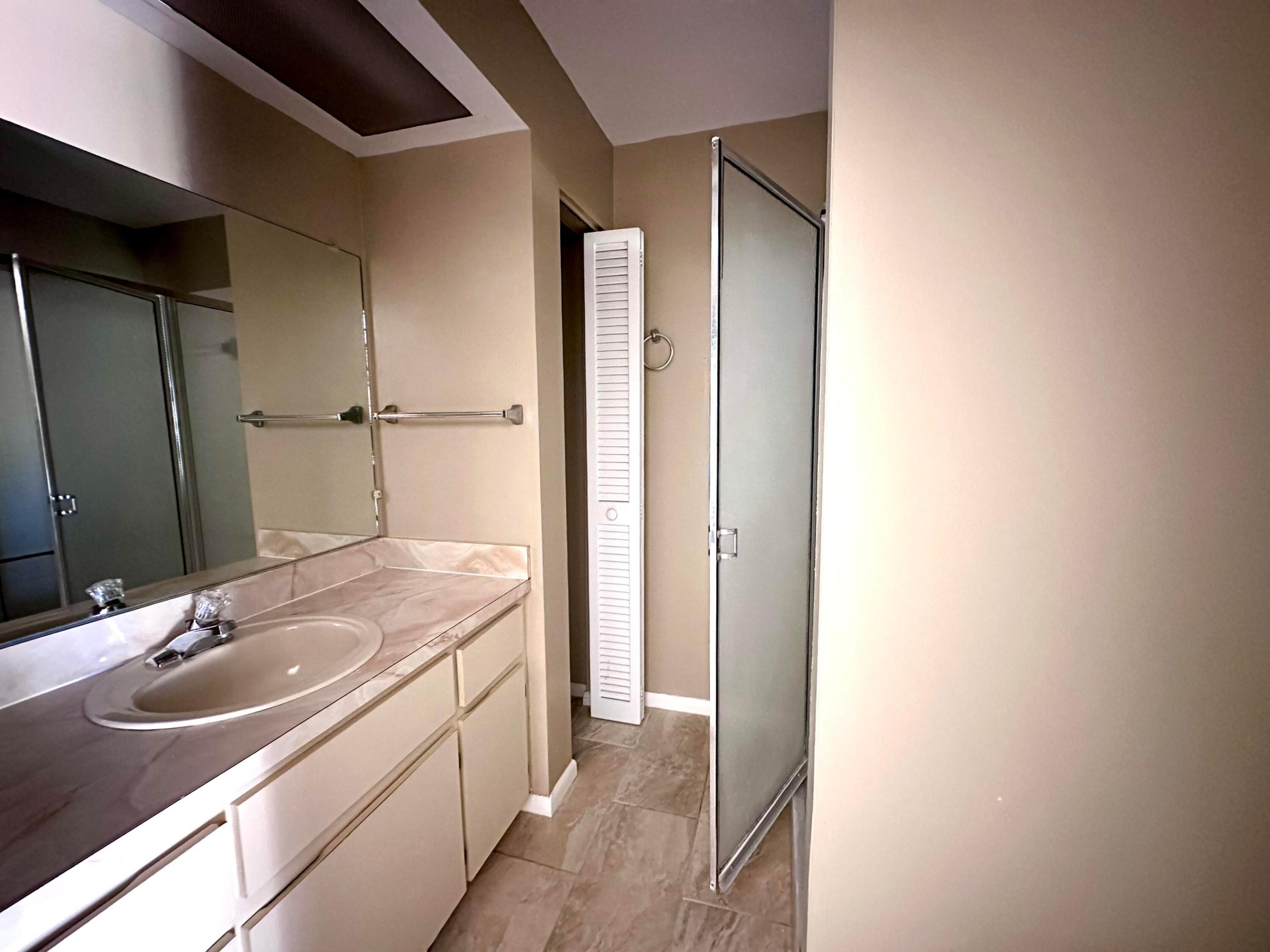 JUPITER LAKES TOWNHOMES COND I, II & III COND DECL - Residential Lease