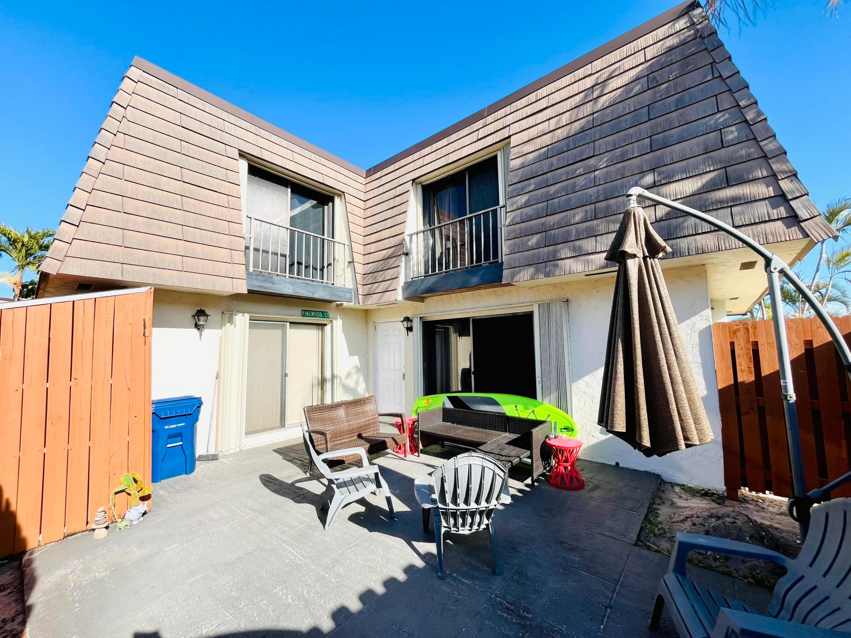 JUPITER LAKES TOWNHOMES COND I, II & III COND DECL - Residential Lease