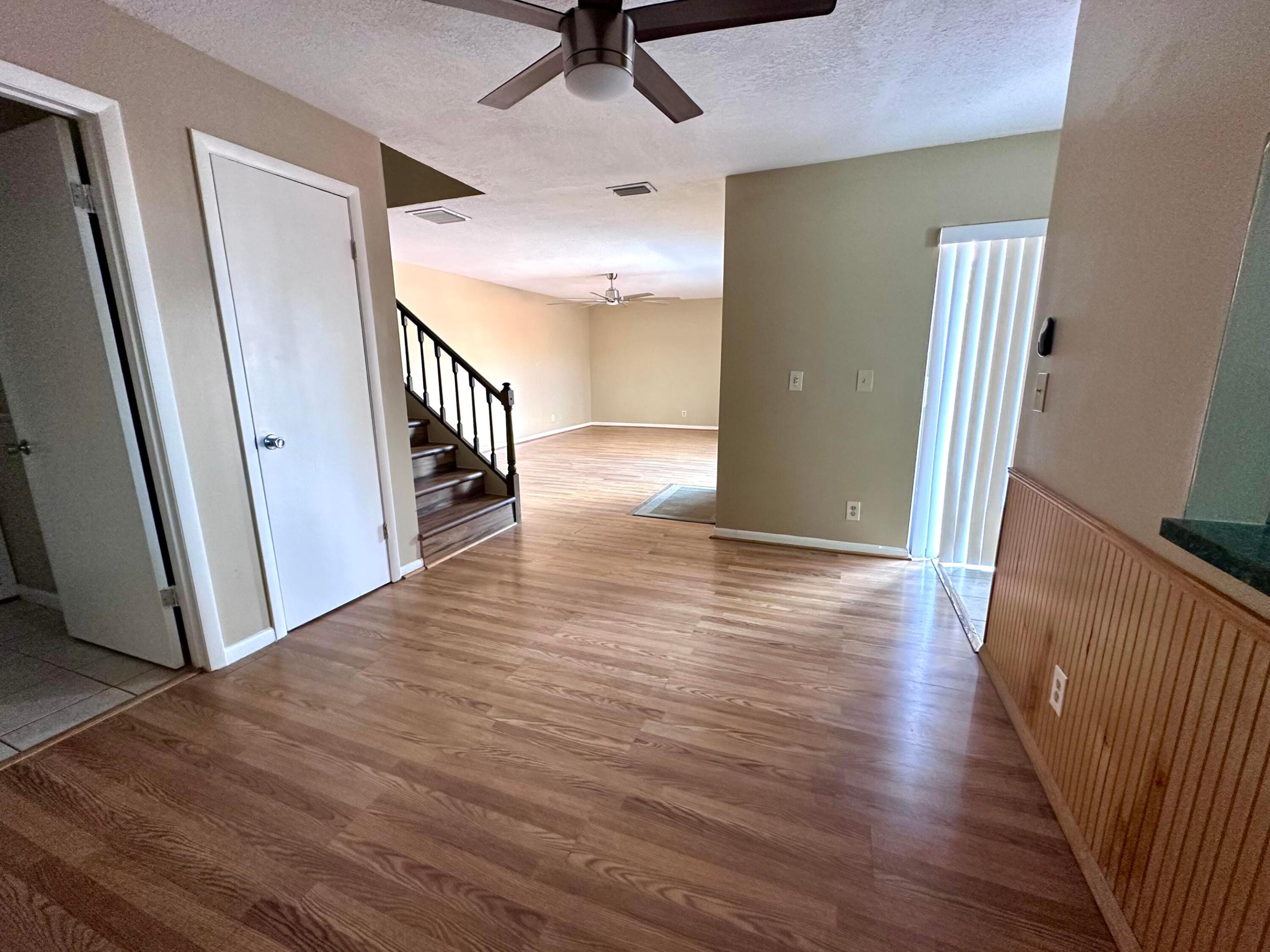 JUPITER LAKES TOWNHOMES COND I, II & III COND DECL - Residential Lease