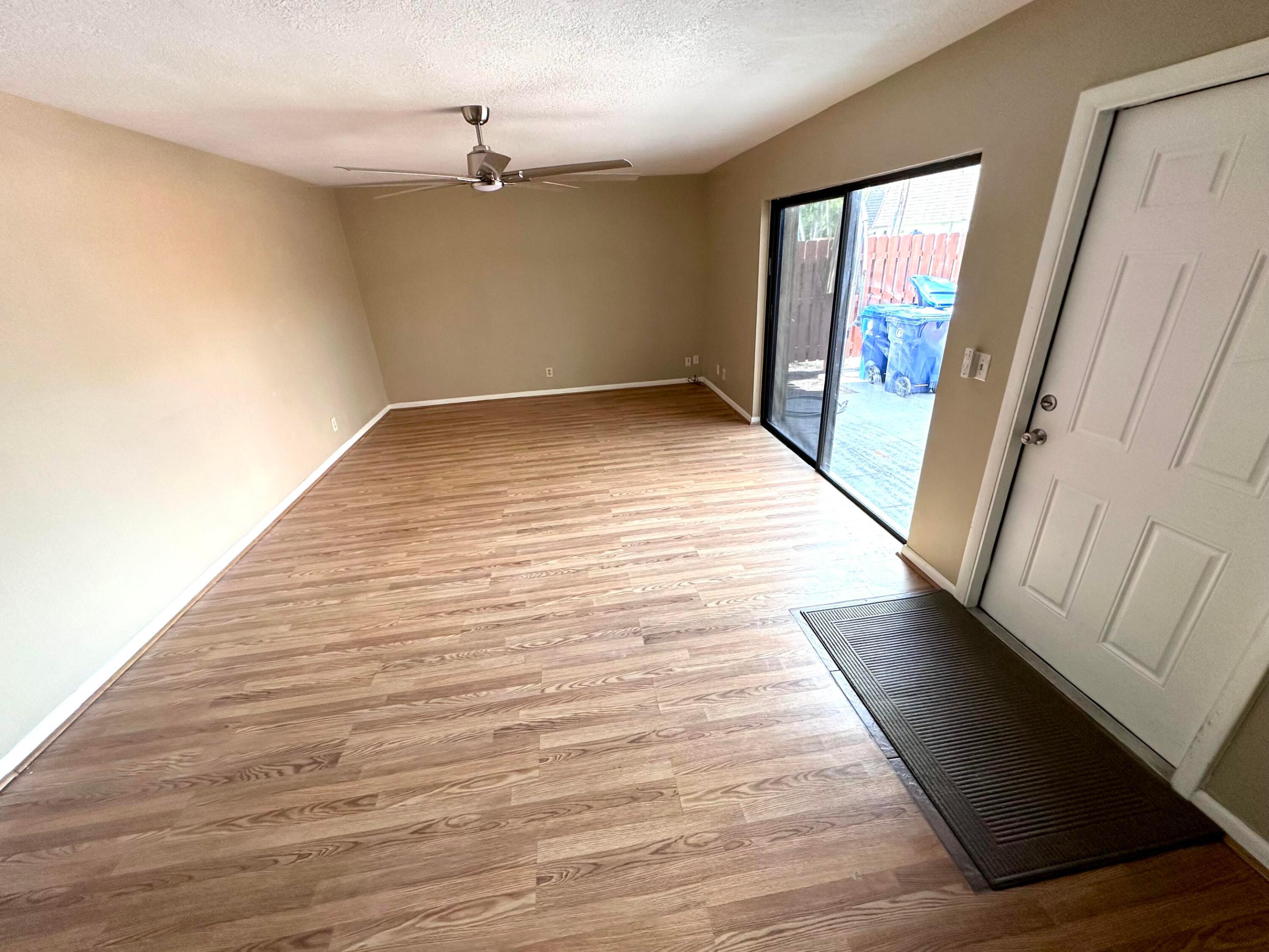 JUPITER LAKES TOWNHOMES COND I, II & III COND DECL - Residential Lease