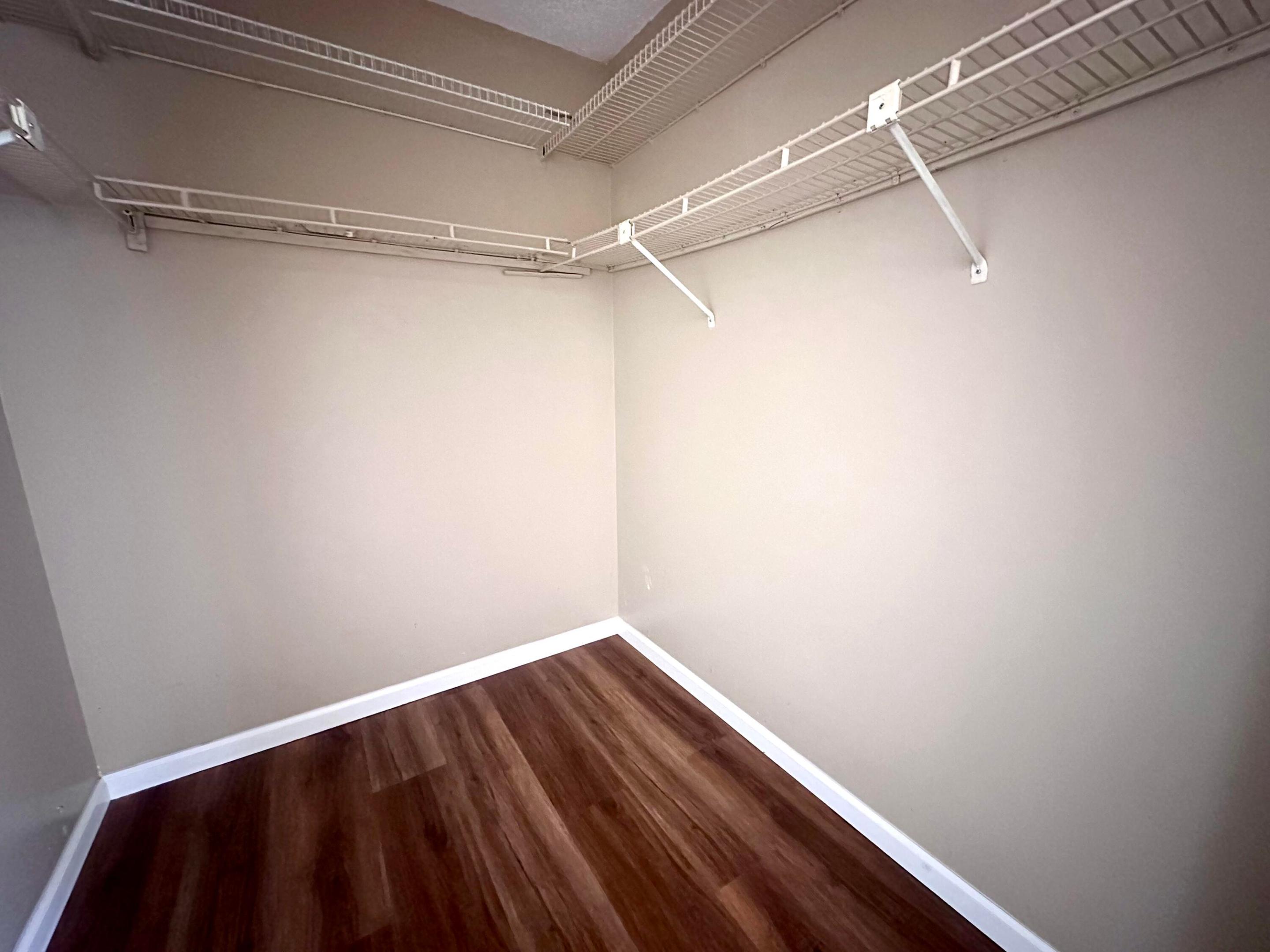 JUPITER LAKES TOWNHOMES COND I, II & III COND DECL - Residential Lease