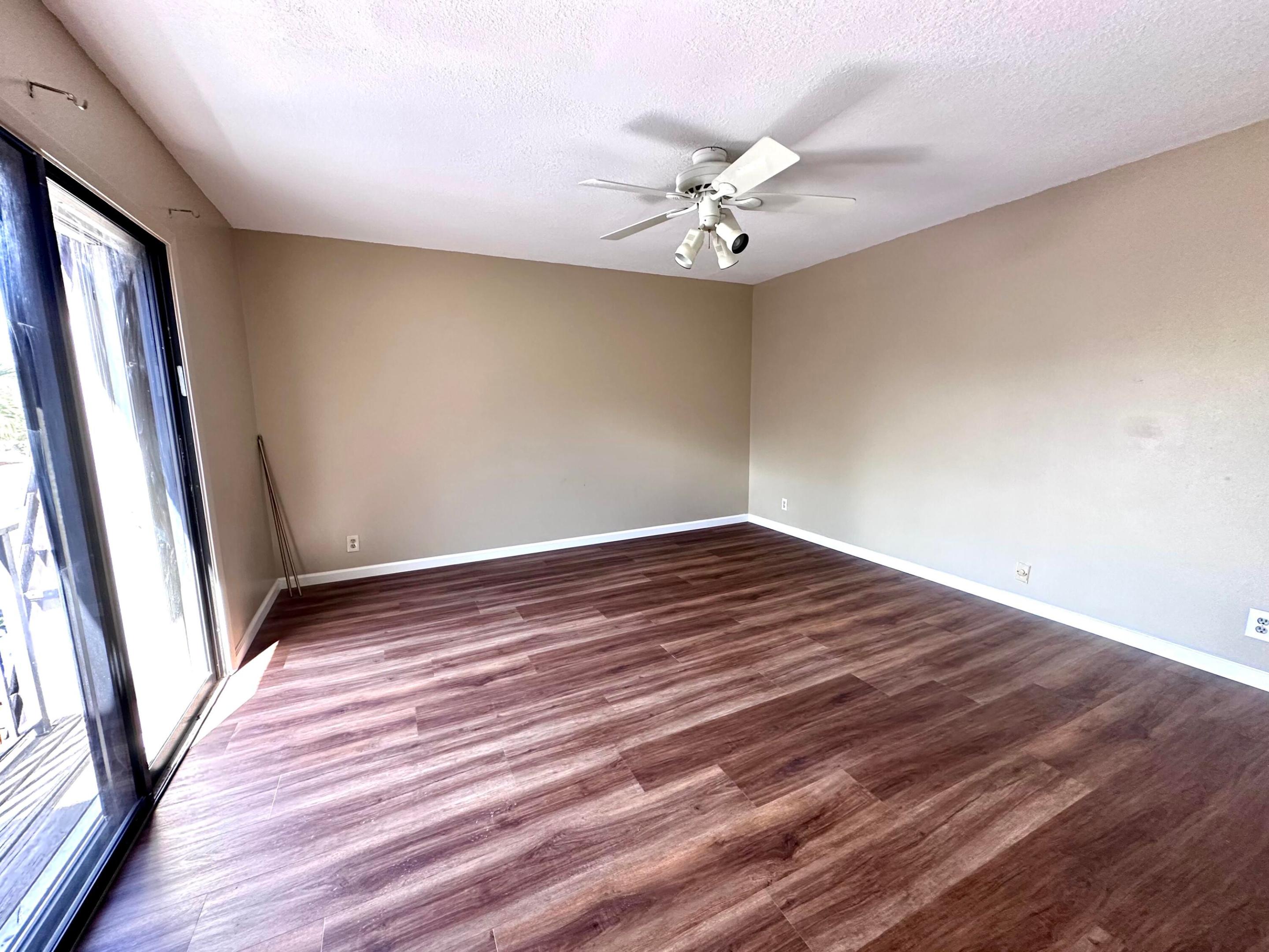 JUPITER LAKES TOWNHOMES COND I, II & III COND DECL - Residential Lease