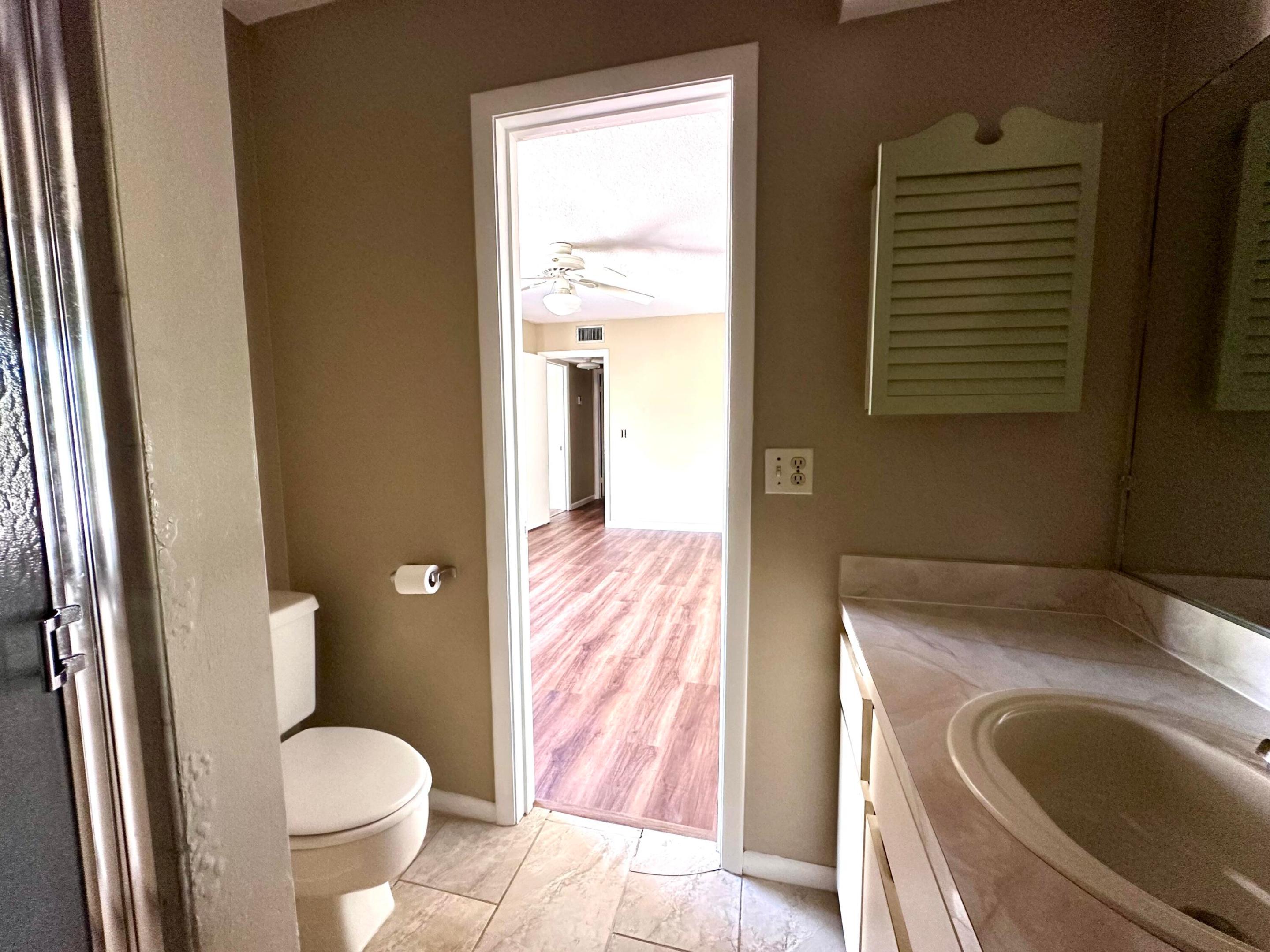 JUPITER LAKES TOWNHOMES COND I, II & III COND DECL - Residential Lease