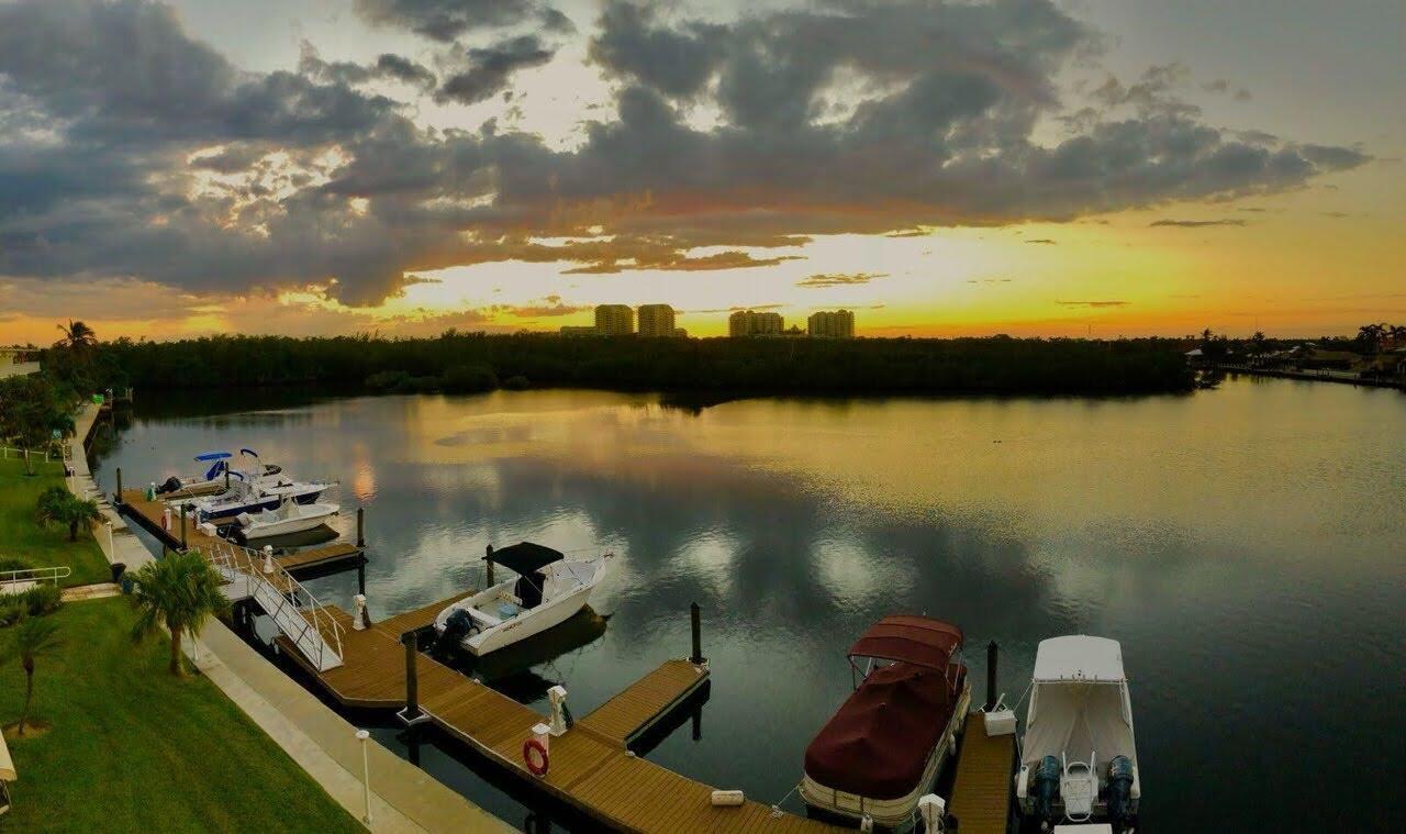 WELLINGTON ARMS CONDOS - Residential