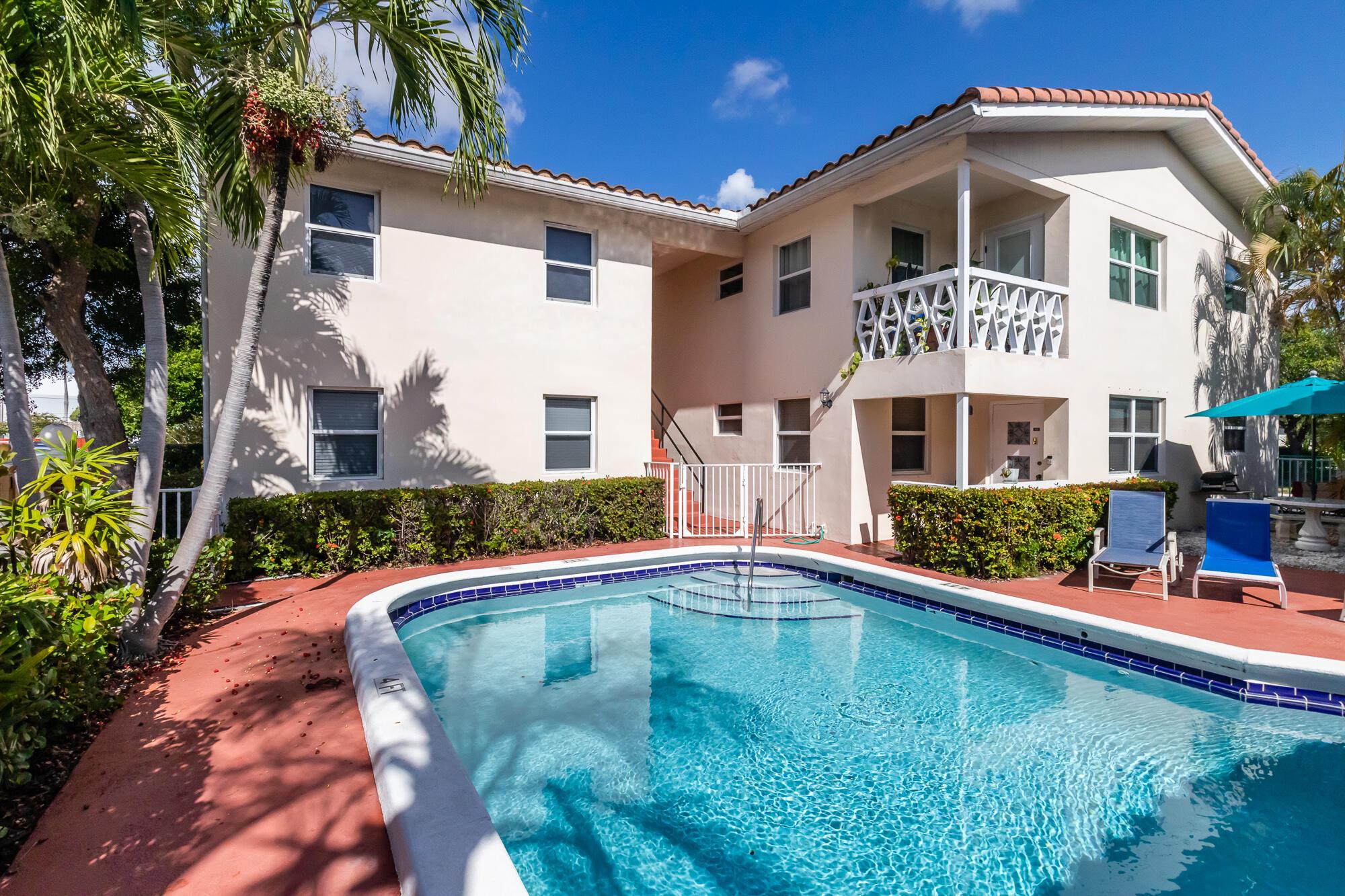 2591 NE 55th Court 201