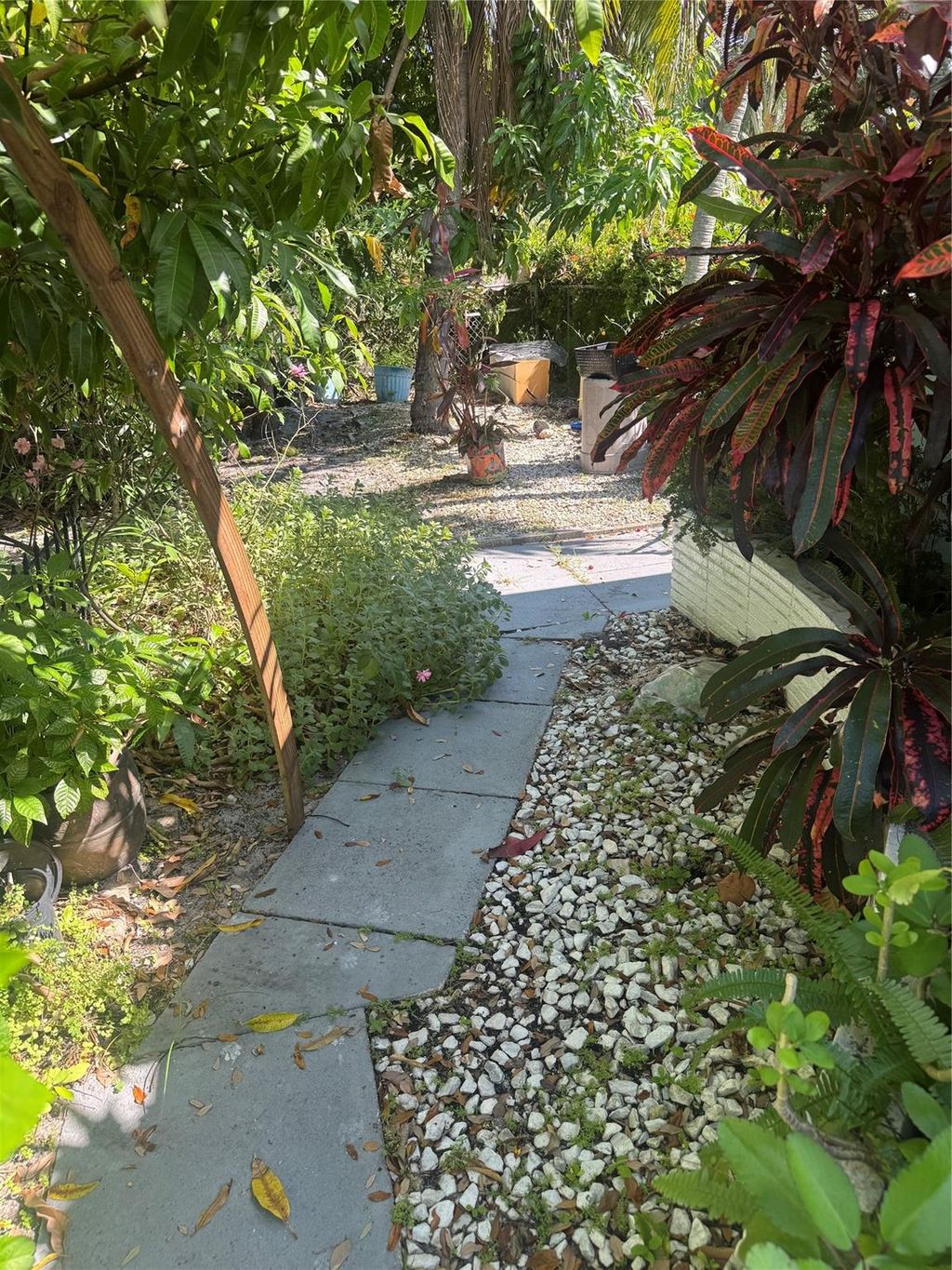 Photo of 812 S Federal Hwy, Lake Worth Beach, FL 33460 (MLS # F10533886)