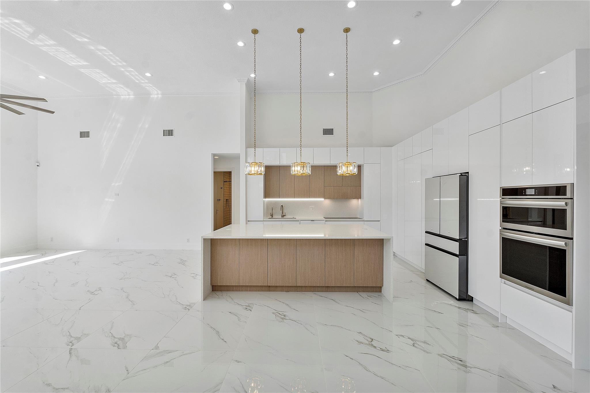 Sector 6 141-21 B - Residential Lease