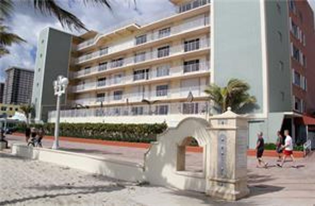 Photo of 300 Oregon Street #409, Hollywood, FL 33019 (MLS # B26022393)