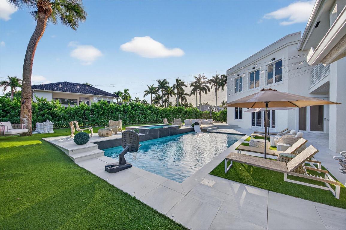 DEVON PLACE AT WOODFIELD COUNTRY CLUB - Residential