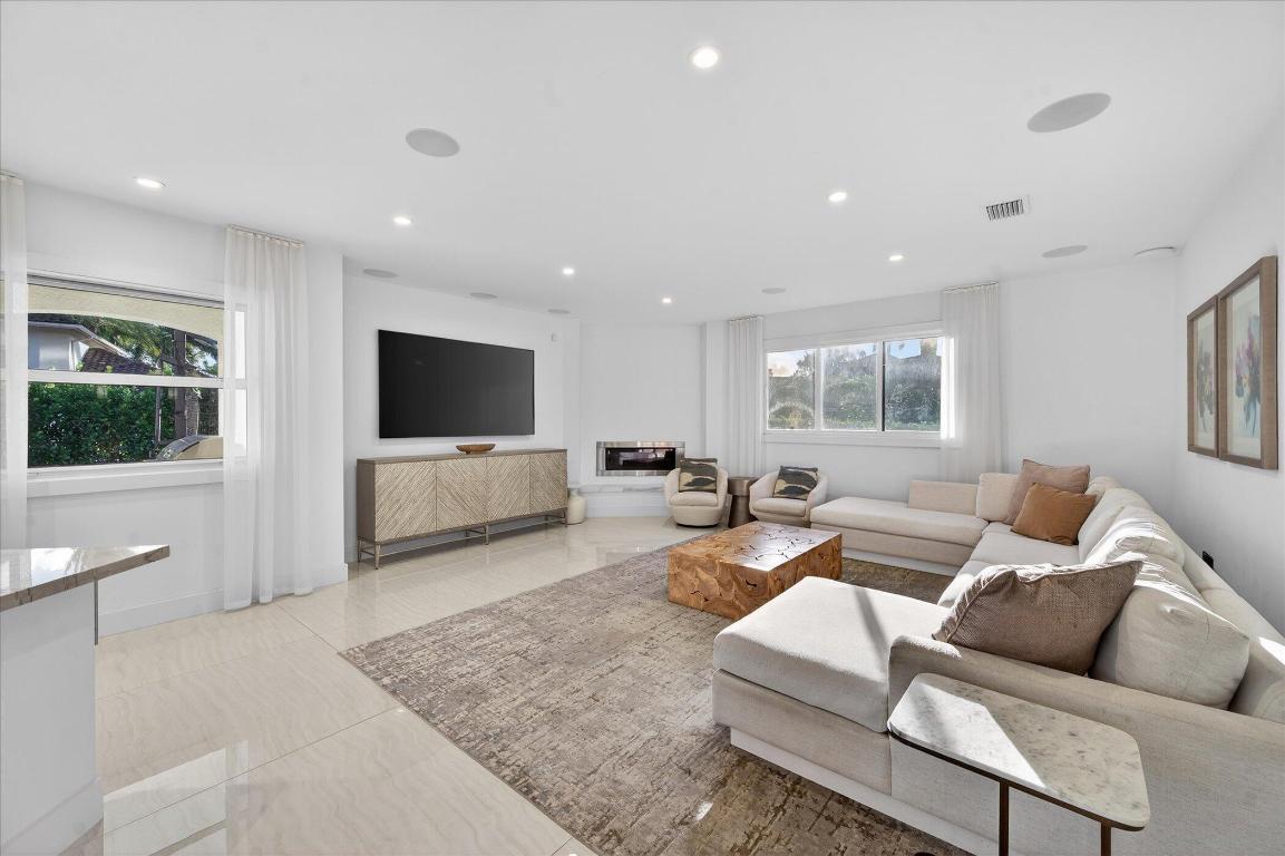 DEVON PLACE AT WOODFIELD COUNTRY CLUB - Residential