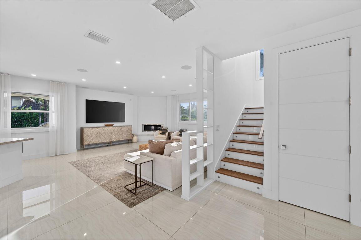 DEVON PLACE AT WOODFIELD COUNTRY CLUB - Residential