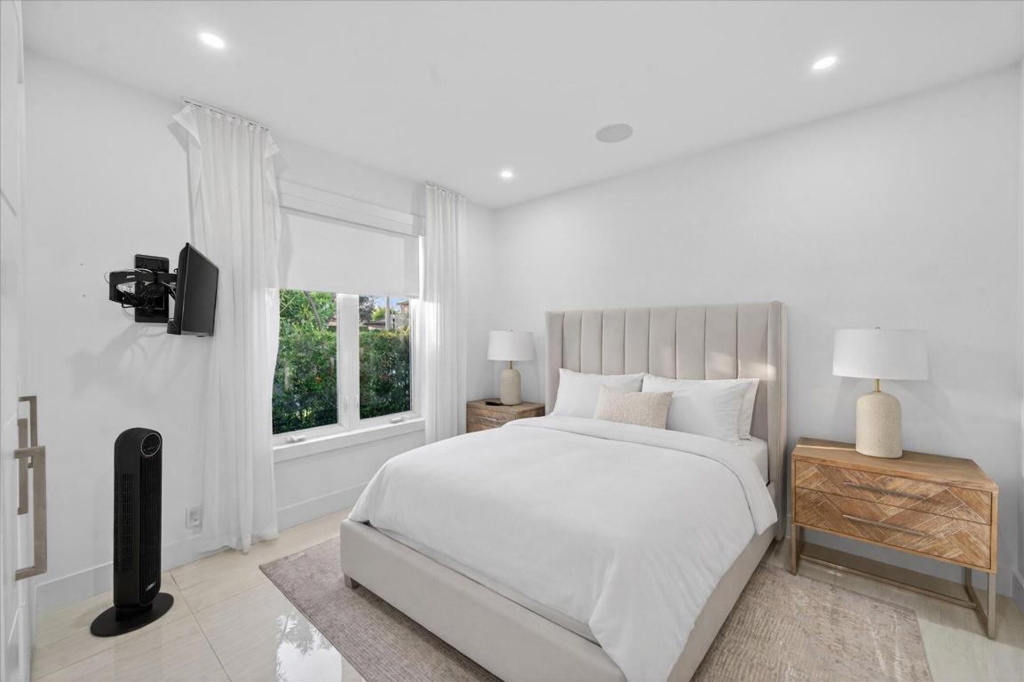 DEVON PLACE AT WOODFIELD COUNTRY CLUB - Residential