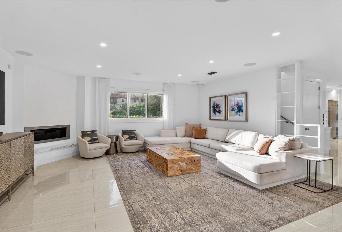 DEVON PLACE AT WOODFIELD COUNTRY CLUB - Residential