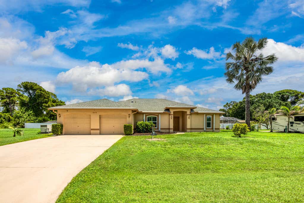 Photo of 649 NE HORIZON Lane, Port Saint Lucie, FL 34983 (MLS # B26059584)