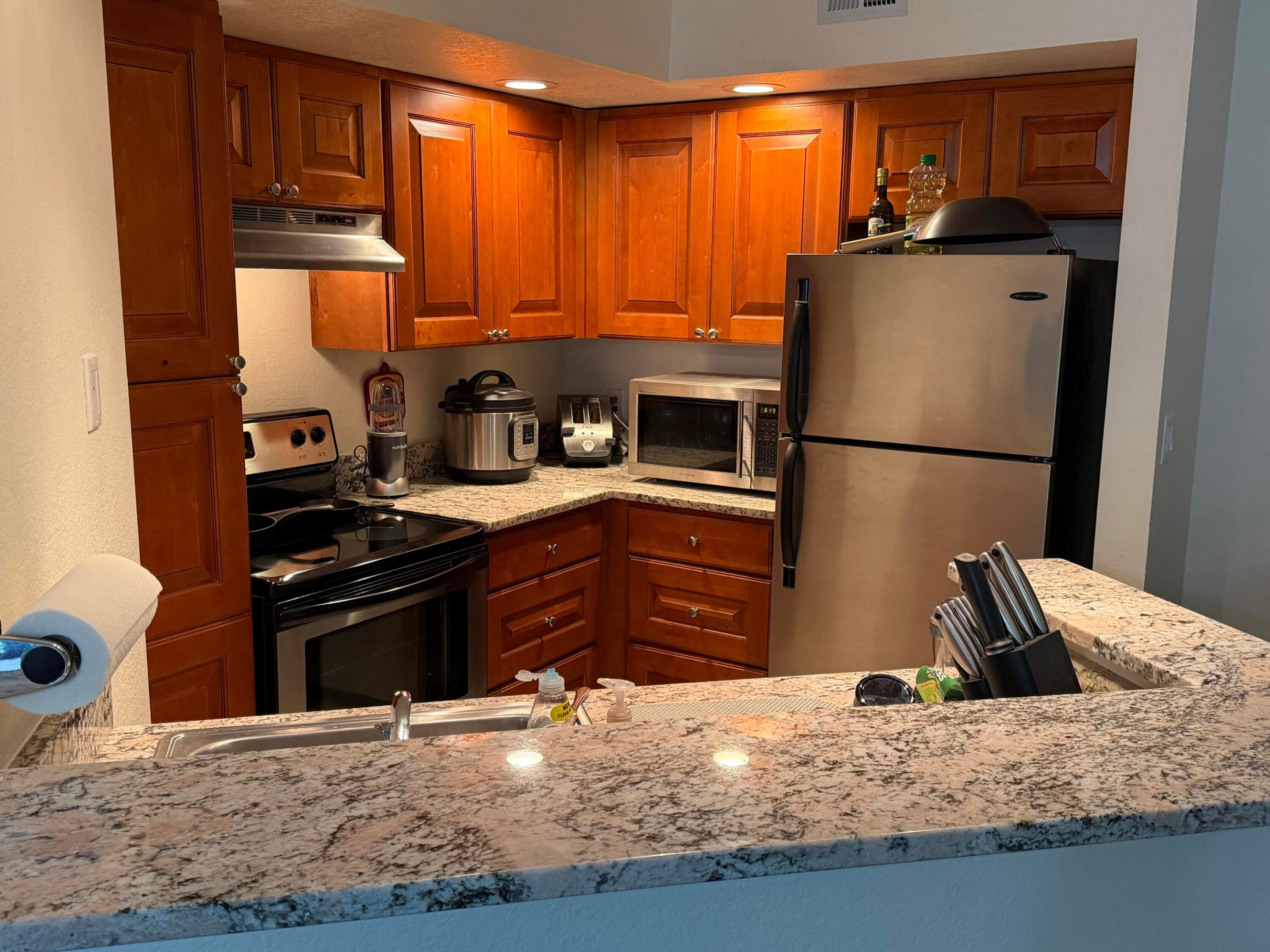 PONTE VERDE AT PALM BEACH LAKES CONDO - Residential Lease