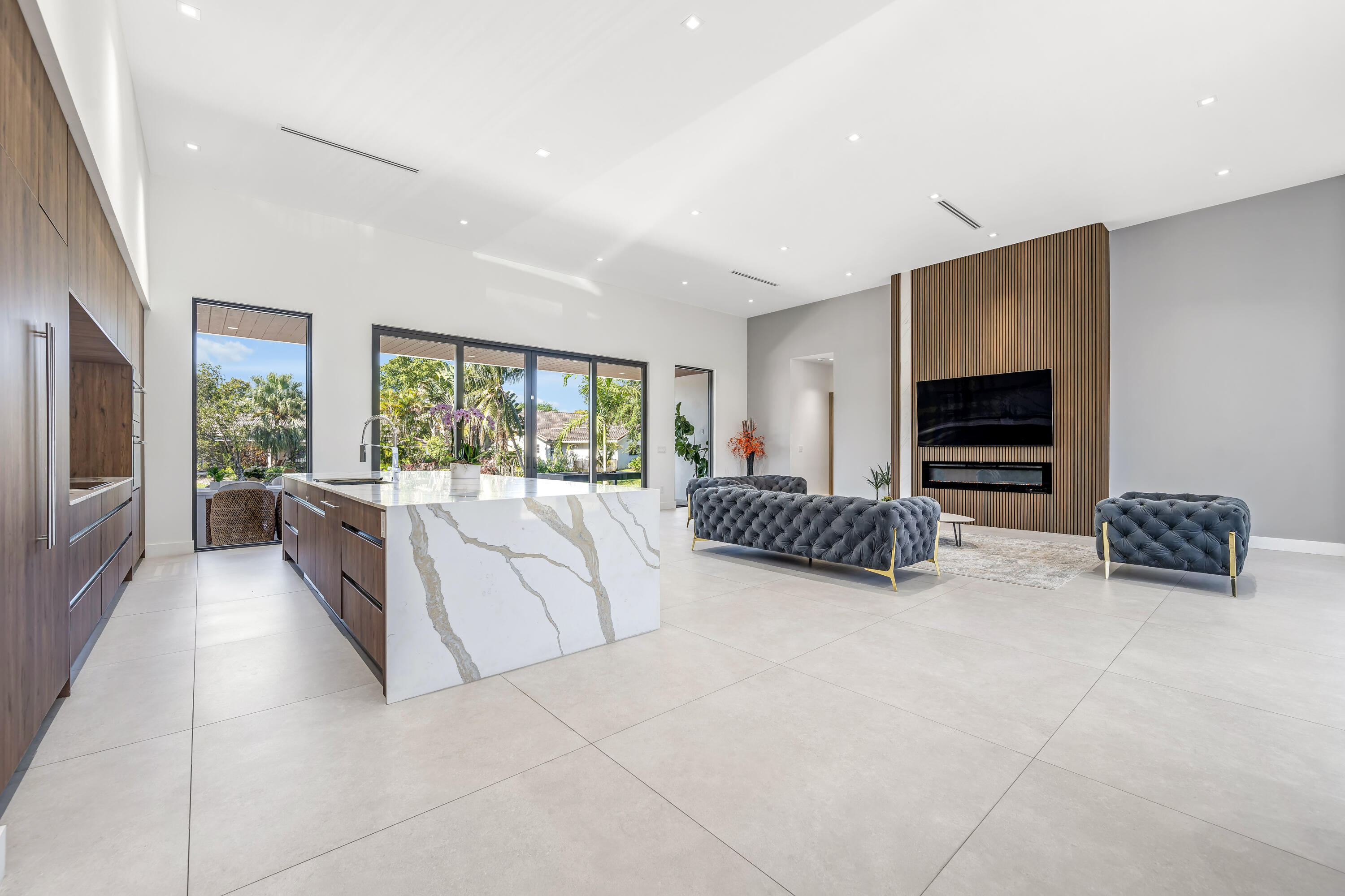 JACARANDA VILLAS - Residential