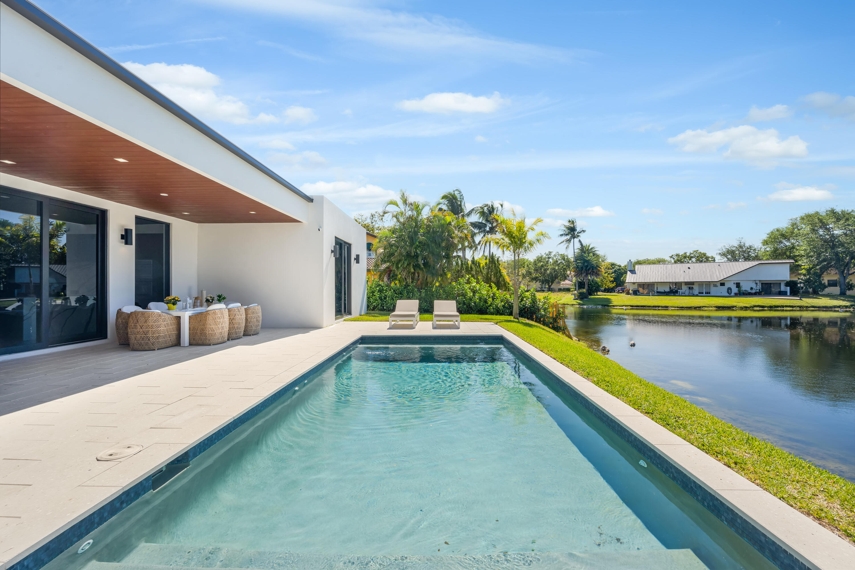 JACARANDA VILLAS - Residential