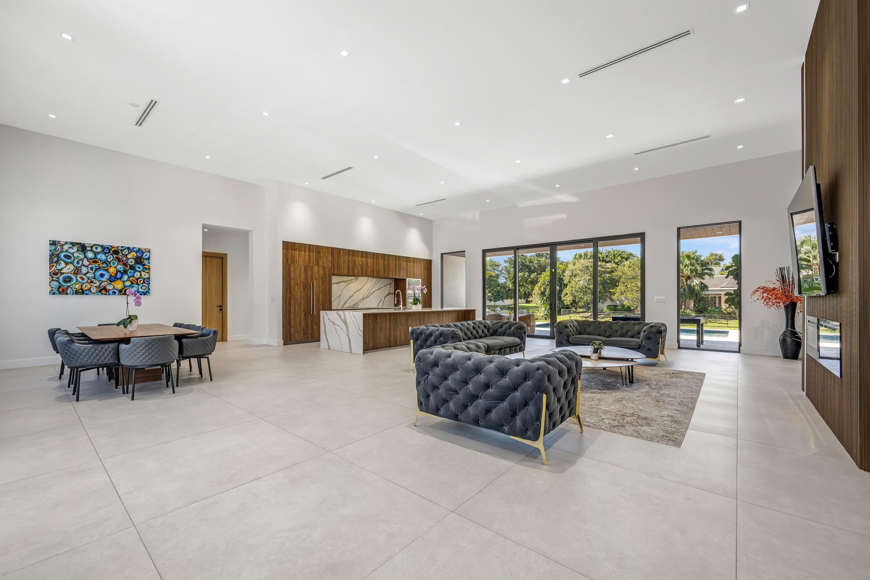 JACARANDA VILLAS - Residential