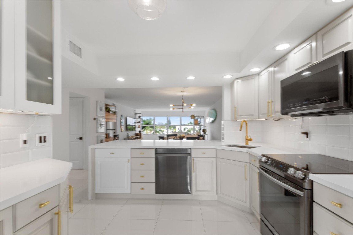 3111 NE 51st Street 403C