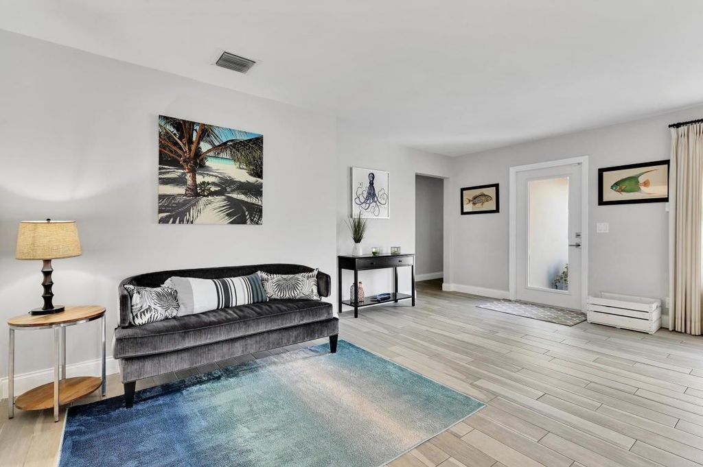 Photo of 149 SE 27th Way, Boynton Beach, FL 33435 (MLS # R10980091)