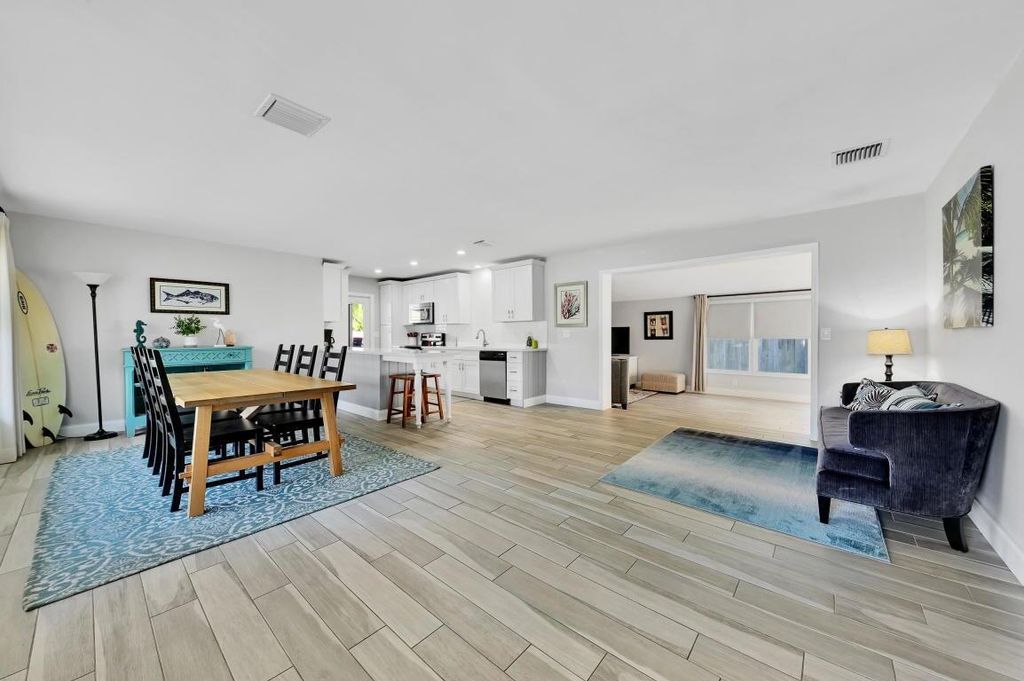 Photo of 149 SE 27th Way, Boynton Beach, FL 33435 (MLS # R10980091)