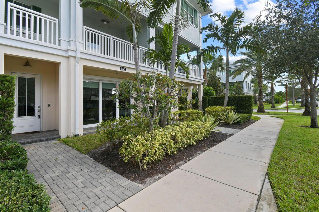 Photo of 7075 Edison Place, Palm Beach Gardens, FL 33418 (MLS # R10918488)