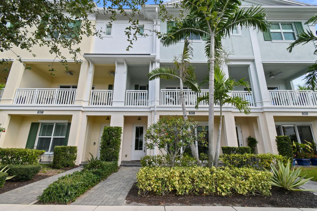 Photo of 7075 Edison Place, Palm Beach Gardens, FL 33418 (MLS # R10918488)