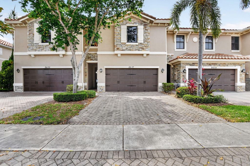 Photo of 8437 Lakeview Trail, Parkland, FL 33076 (MLS # B26029300)