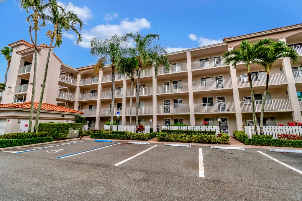Photo of 14096 Huntington Pointe Drive #107, Delray Beach, FL 33484 (MLS # R10949477)