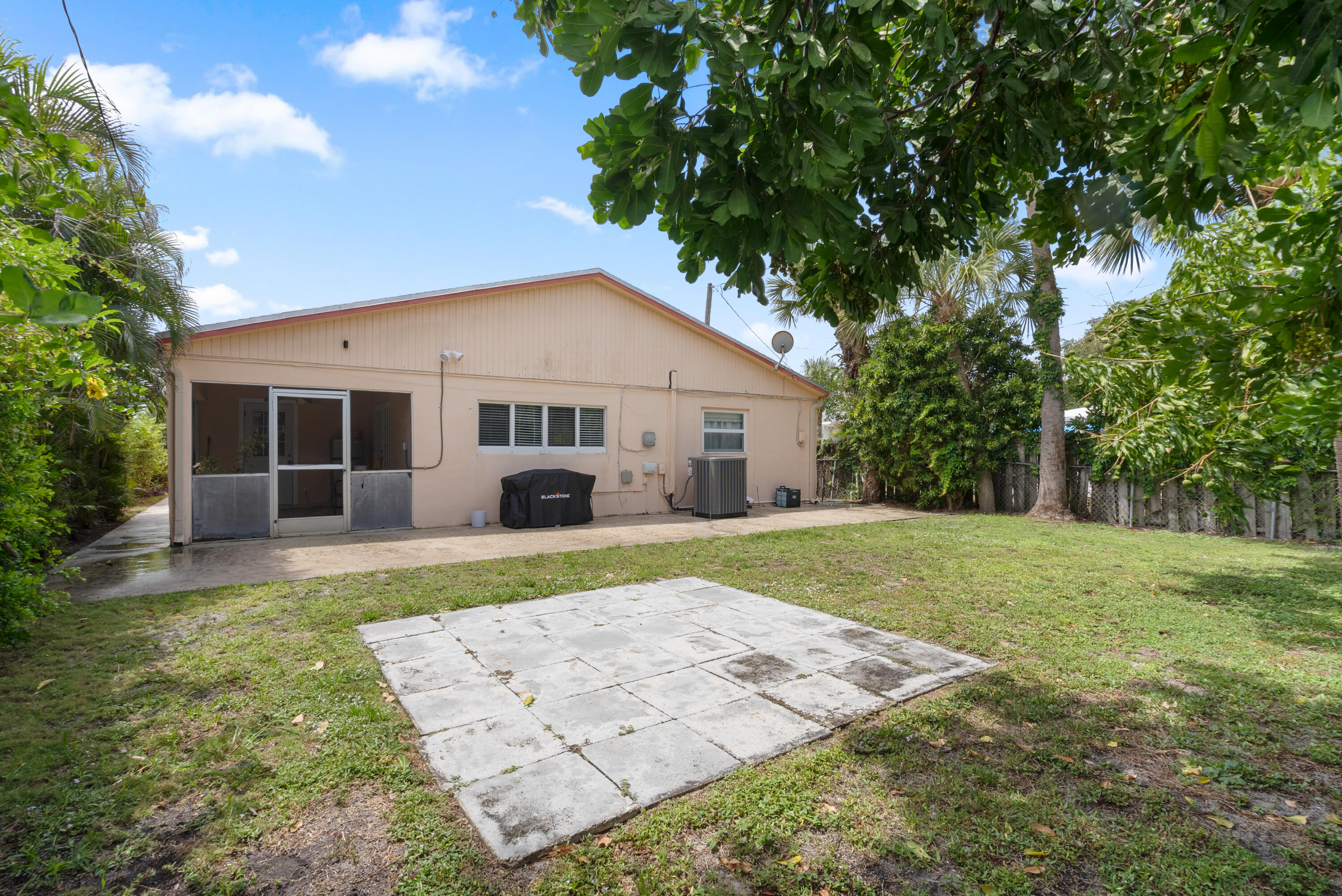NORTH LAKE WORTH - Residential