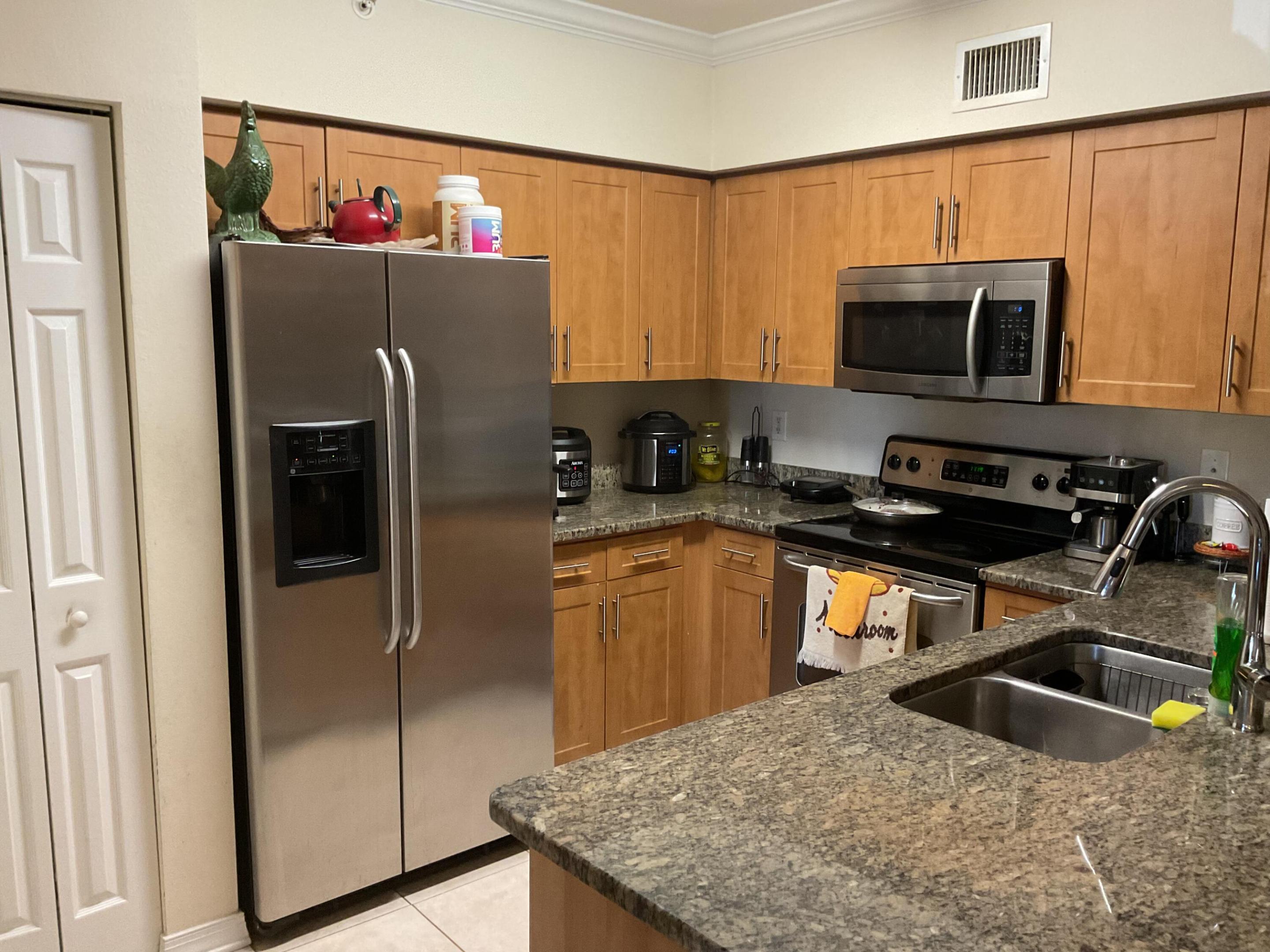 VILLAS AT EMERALD DUNES CONDO - Residential