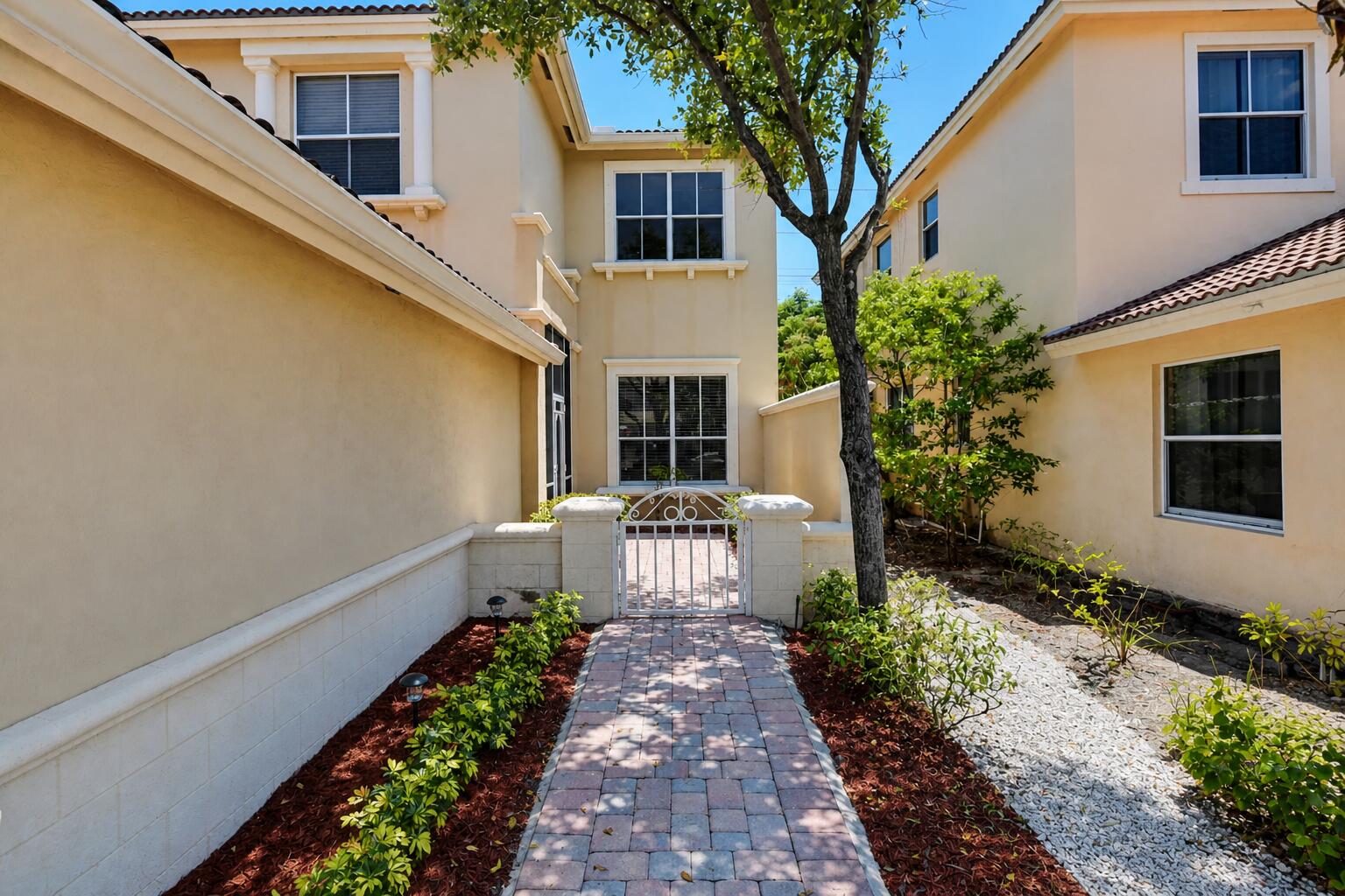 BRIGER PARS B, E AND F - Residential Lease