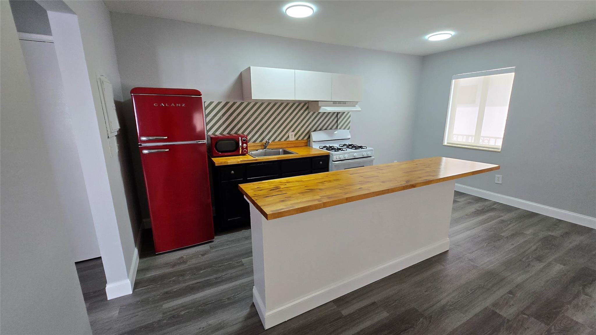 MOVE-IN PAYING ONLY 2 MONTHS !! Beautiful rental unit just 1 block from beaches, restaurants and all the greatest Normandy Island Vibes! Rent includes: Water, Sewer, Trash and Gas. Don't miss this wonderful opportunity because it won't last long, it will rent quickly. Fast Approval: photo ID or Passport, proof of income or Bank statement. Lease for 1 year - Subleasing is not permitted. A maximum of 3 people are allowed to reside on the premises. NO HOA - Approval in 48 hours
