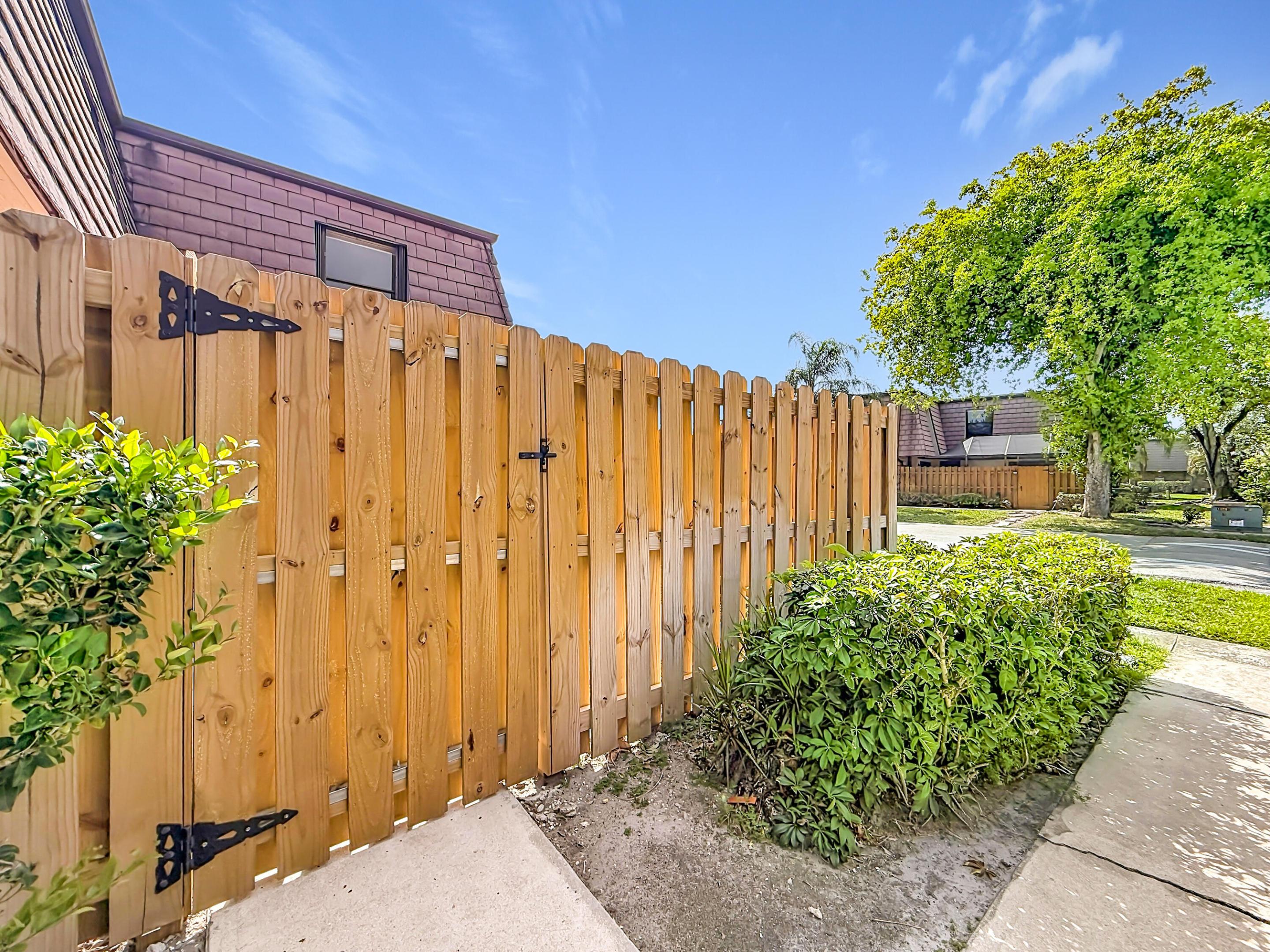 7496 E Courtyard Run E 35