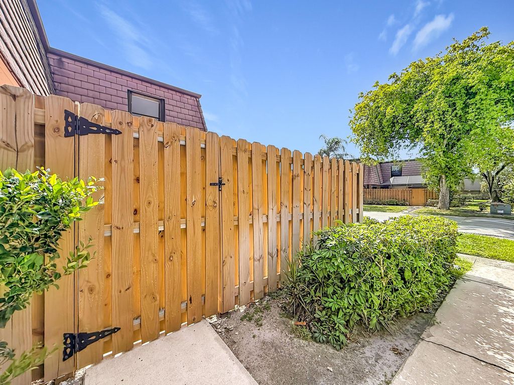 Photo of 7496 E Courtyard Run E #35, Boca Raton, FL 33433 (MLS # B26016217)