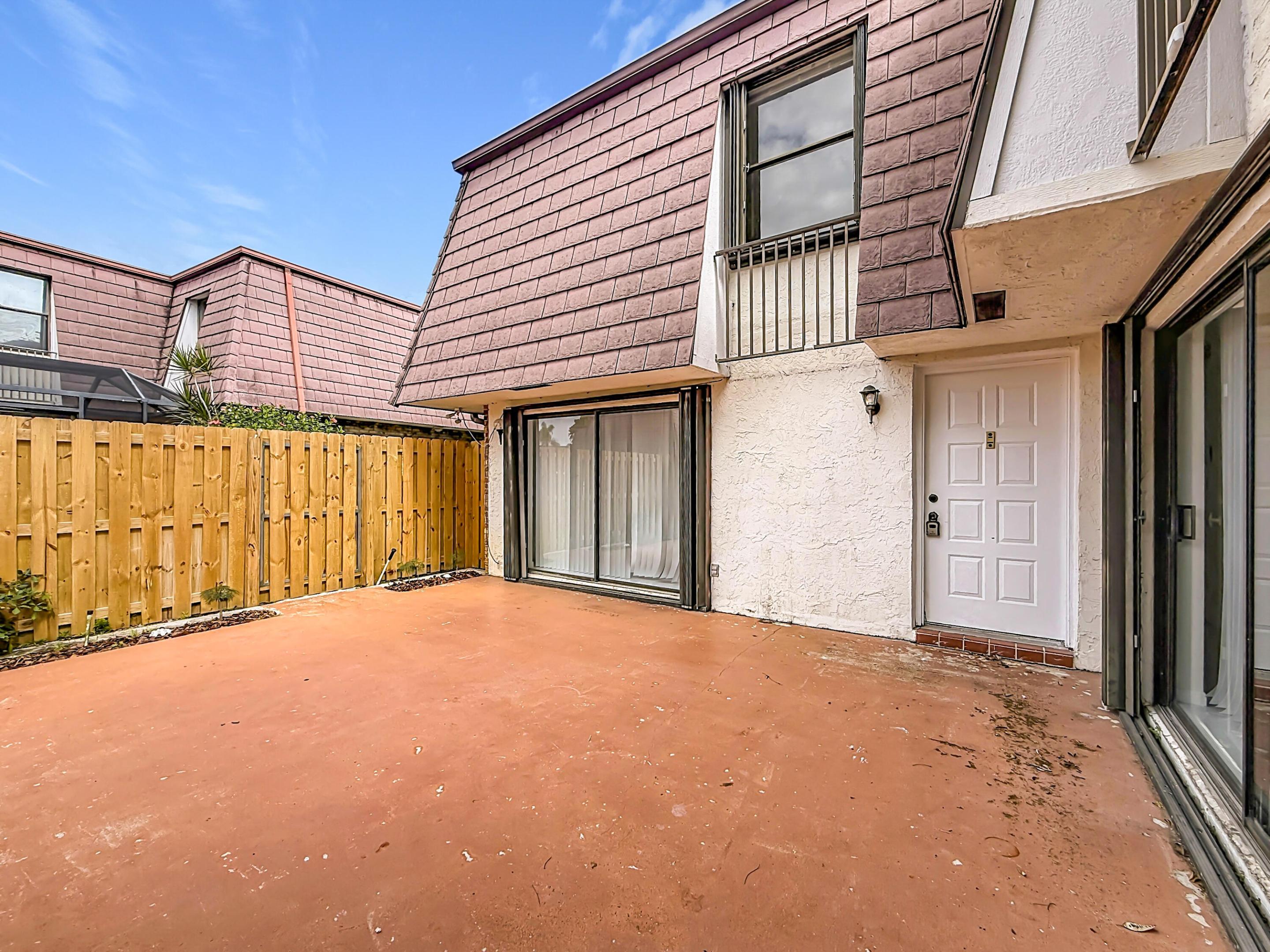 7496 E Courtyard Run E 35