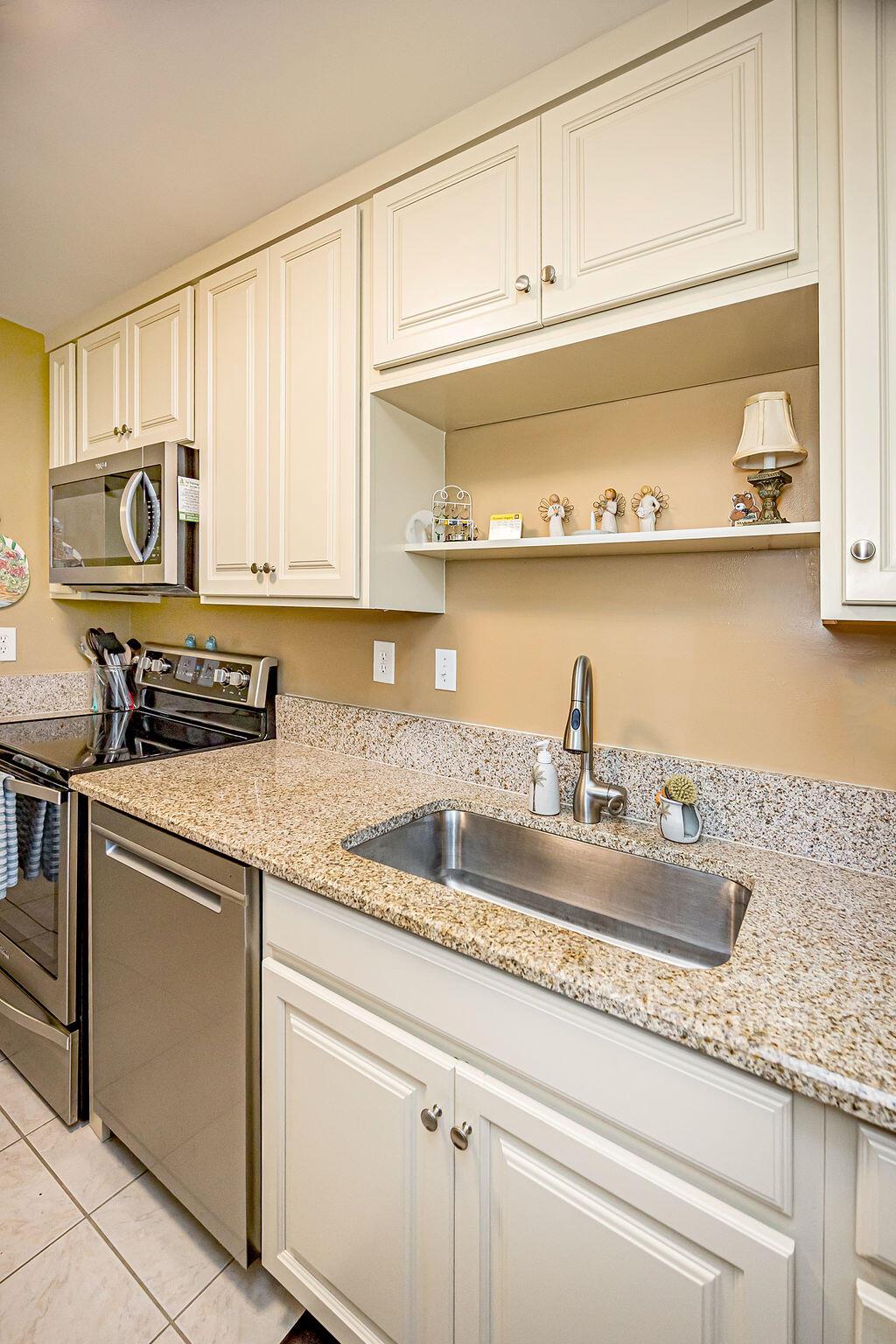 HIGH POINT CONDO SEC 4A - Residential Lease