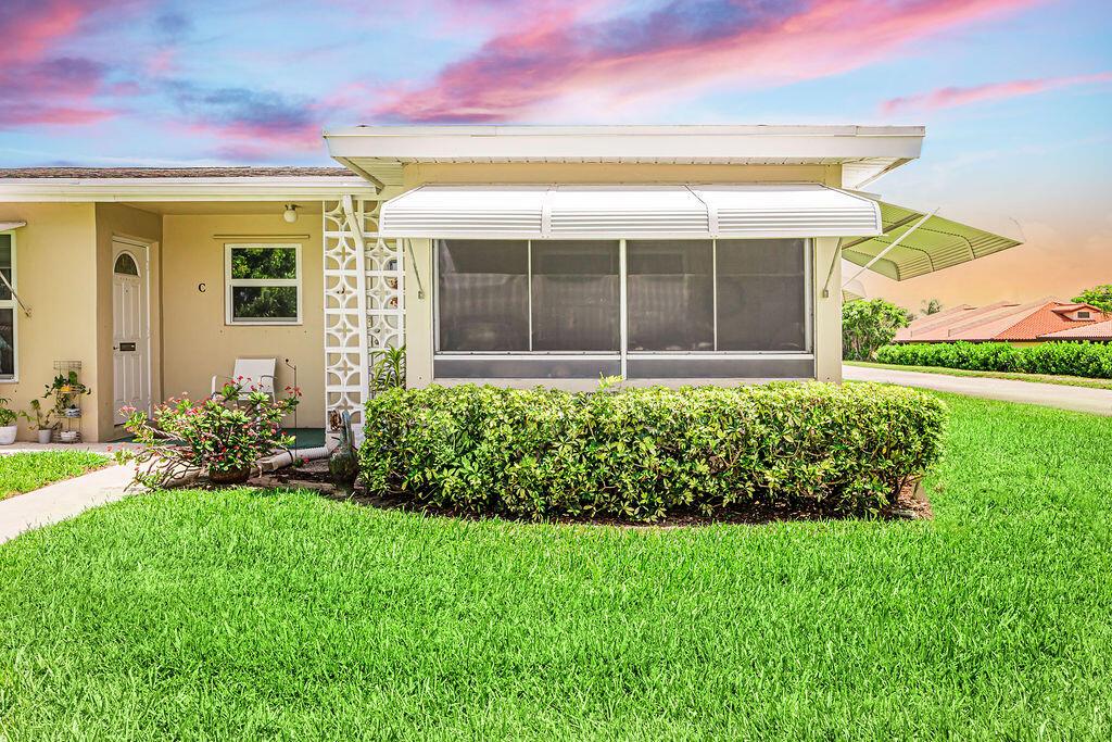 Welcome to this beautifully updated 2-bedroom, 2-bath corner unit villa, ideally located in one of Boynton Beach's most desirable 55+ communities HIGH POINT Section 4. Annual rental available starting Jan 1 2026. Hoa requires a 650 min Credit score.