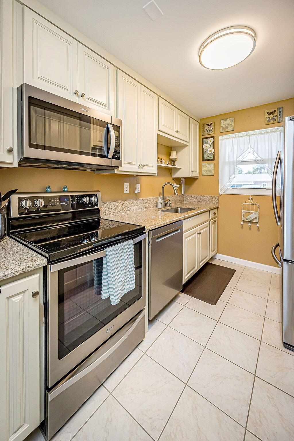 HIGH POINT CONDO SEC 4A - Residential Lease