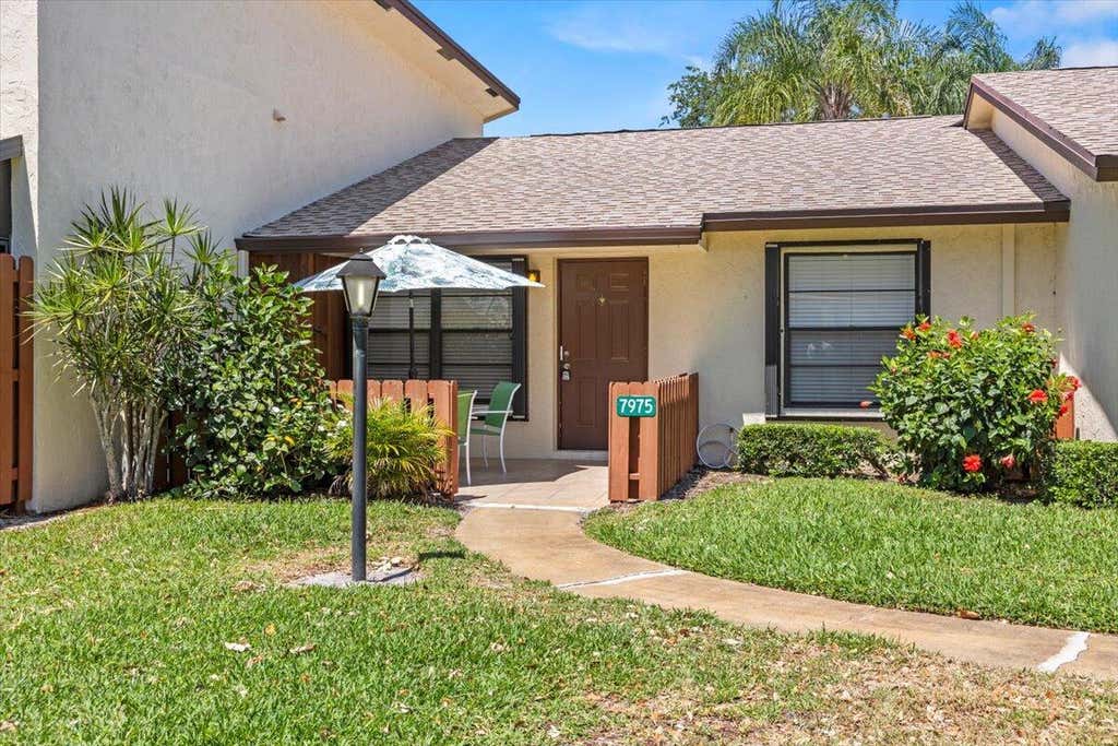 Photo of 7975 SE Villa Circle, Hobe Sound, FL 33455 (MLS # R10983556)
